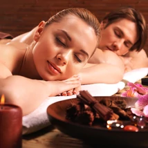 Páros ayurvedikus indiai meleg olajos marma masszázs