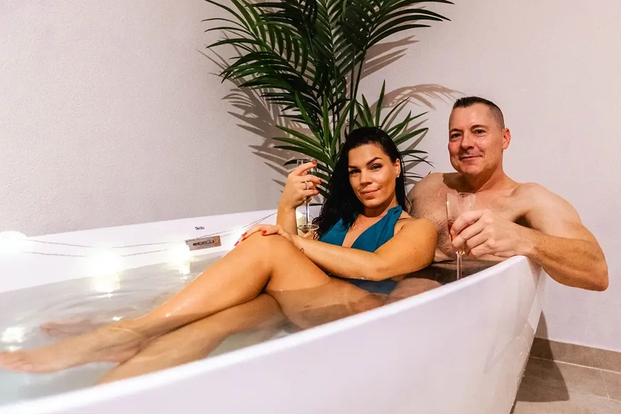 Páros wellnes élmény wellis kádakban